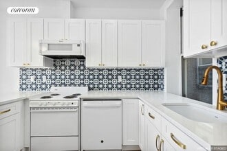 11 Carmine St in New York, NY - Building Photo - Building Photo