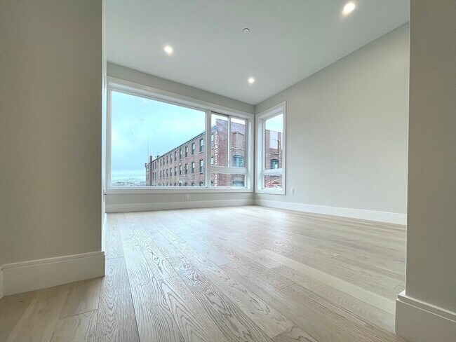 71 Border St in Boston, MA - Building Photo - Building Photo