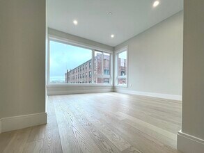 71 Border St in Boston, MA - Building Photo - Building Photo