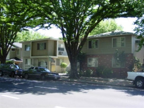 P Street Apartments in Sacramento, CA - Foto de edificio - Building Photo