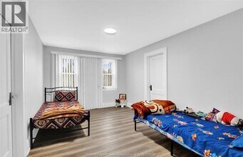 930 Church St in Windsor, ON - Foto de edificio - Building Photo