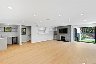 15221 Valley Vista Blvd in Los Angeles, CA - Building Photo - Building Photo