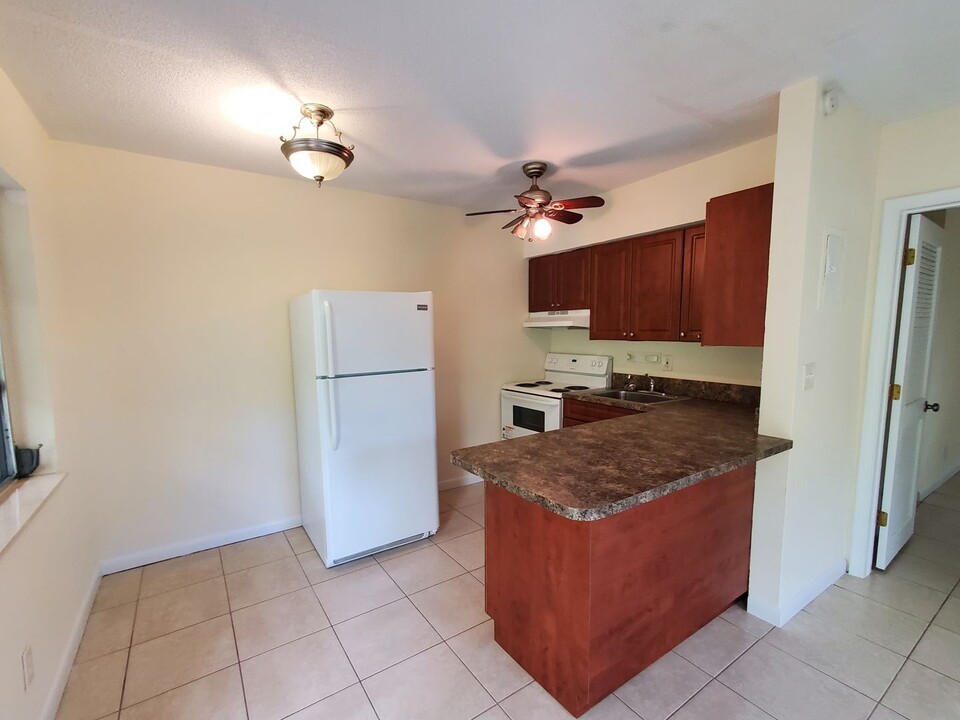 1117-1121 Waverly Rd in Fort Lauderdale, FL - Building Photo