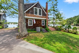 11 S Wangonk Trail in East Hampton, CT - Building Photo - Building Photo
