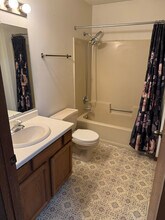 512 L Hauser Rd in Onalaska, WI - Foto de edificio - Building Photo