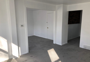 23074 Powell Ave, Unit 1 in Hazel Park, MI - Building Photo - Building Photo