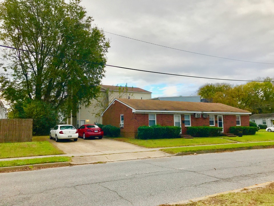 Powhatan Duplex in Norfolk, VA - Building Photo