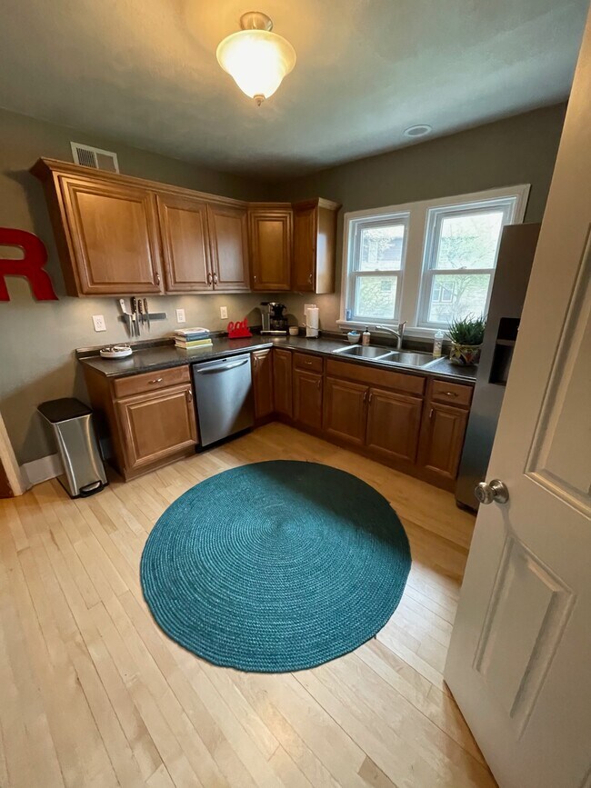 8340 Avon Ct in Wauwatosa, WI - Foto de edificio - Building Photo