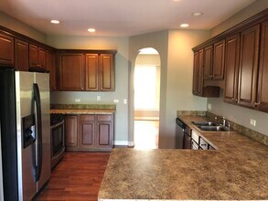 5 Melrose Ct in South Elgin, IL - Building Photo - Building Photo