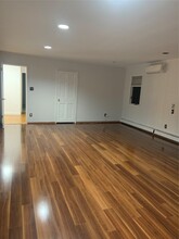 81 Village Dr in Jericho, NY - Building Photo - Building Photo