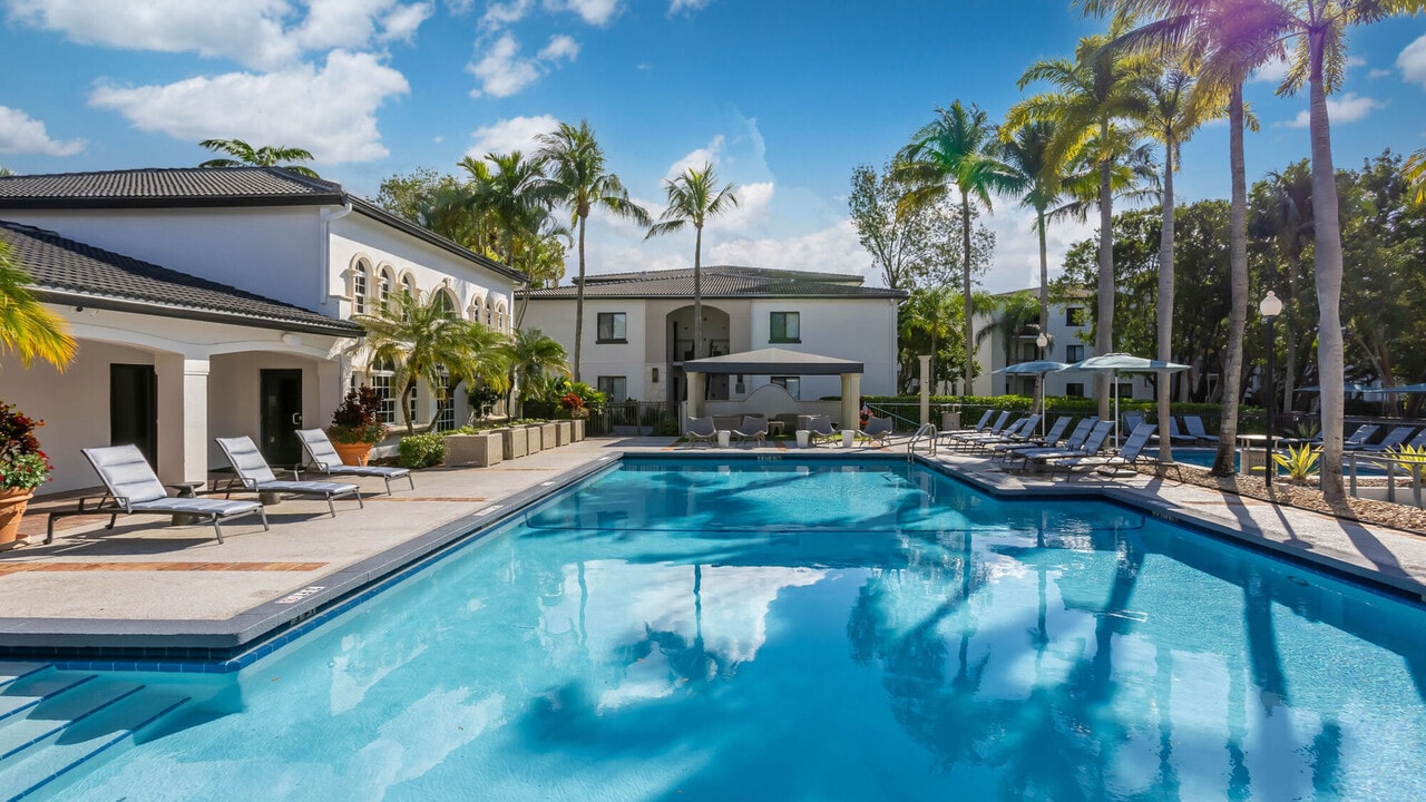 Marela Apartments in Pembroke Pines, FL - Building Photo