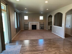 3834 Alameda Ct NE in Albany, OR - Foto de edificio - Building Photo