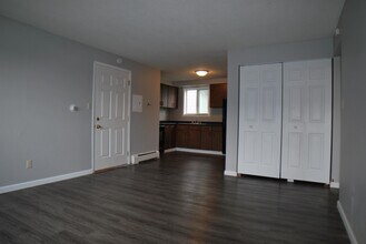 910 33rd Ave-Unit -4 in Marion, IA - Building Photo - Building Photo