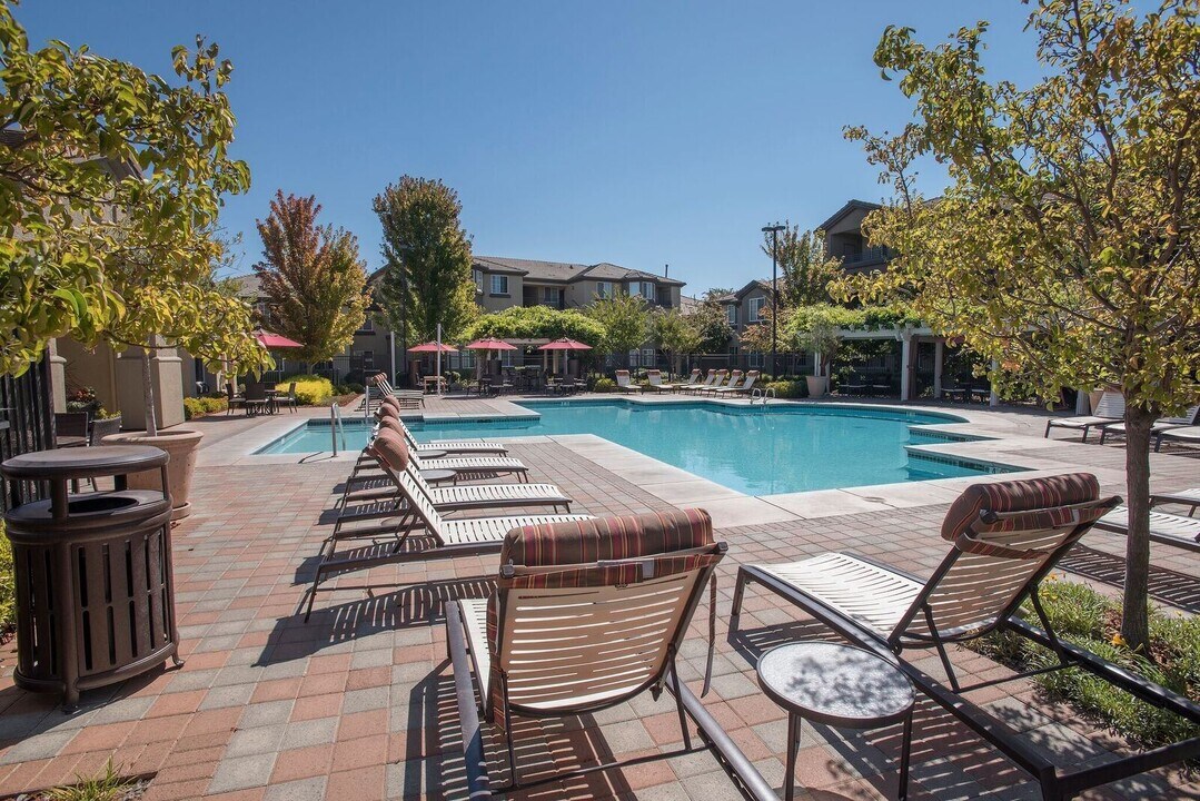 Artisan 8282 in Sacramento, CA - Building Photo