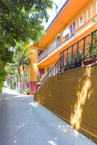 4052 Chevy Chase Dr, Unit 7 in Los Angeles, CA - Building Photo