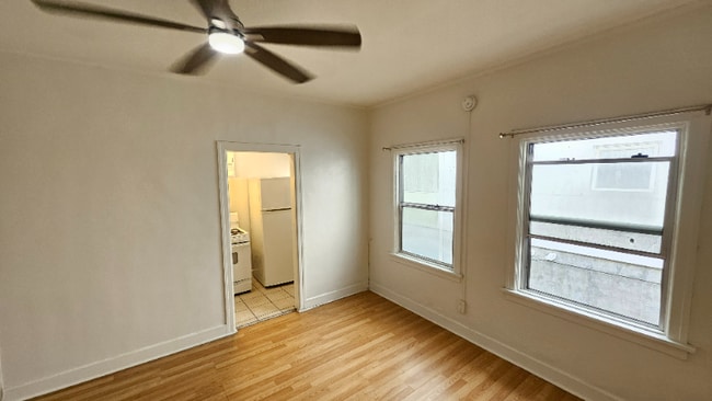 727 S Coronado St in Los Angeles, CA - Foto de edificio - Building Photo