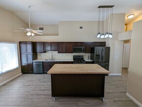 4932 Dunvegan Ct in North Las Vegas, NV - Building Photo - Building Photo