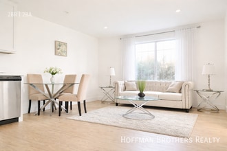 1936 New England St, Unit 813 in Los Angeles, CA - Foto de edificio - Building Photo