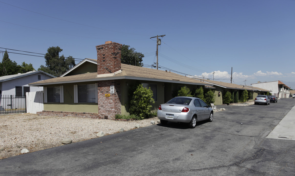 8985 Juniper Ave in Fontana, CA - Foto de edificio