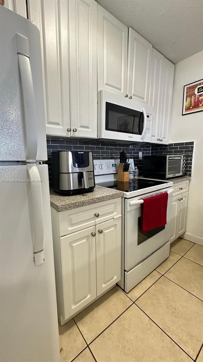 4550 W 16th Ave in Hialeah, FL - Building Photo - Building Photo