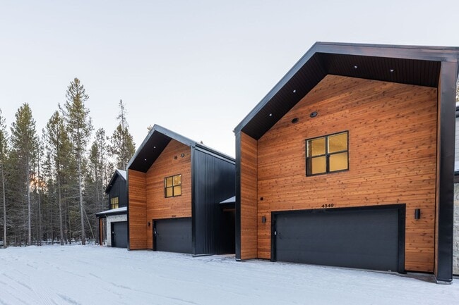 4347 Yeti Ln in Island Park, ID - Building Photo - Building Photo