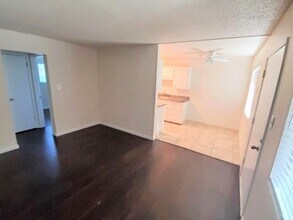 Lincoln Courtyards at 531 Glendora Avenue in Stockton, CA - Building Photo - Interior Photo