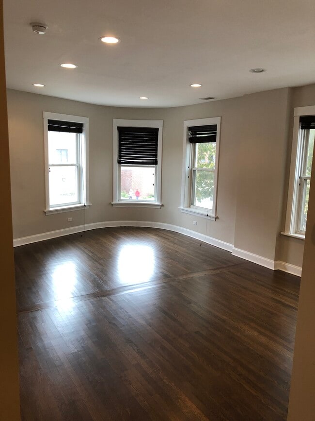 2506 W Argyle St, Unit 2