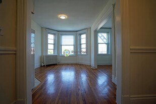 1302 Commonwealth Ave, Unit 32 in Boston, MA - Building Photo