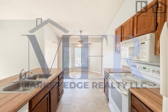 5236 W Peoria Ave