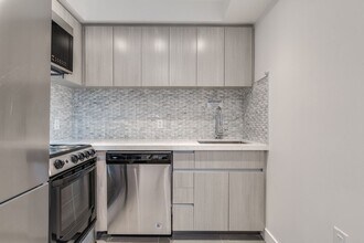 1429 Haro St in Vancouver, BC - Building Photo - Building Photo