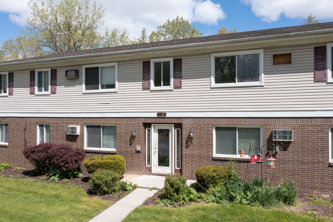 1550 Brooke Park in Toledo, OH - Building Photo