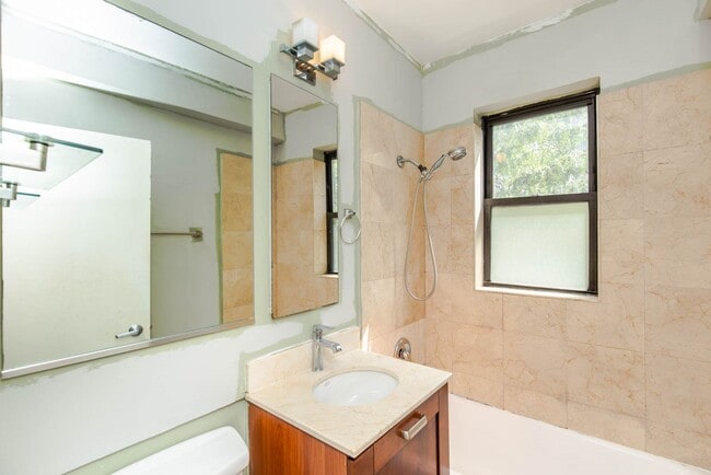 732 W Bittersweet Pl in Chicago, IL - Building Photo - Building Photo