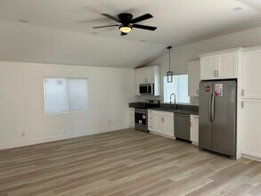 1061 18th St in San Diego, CA - Foto de edificio - Building Photo