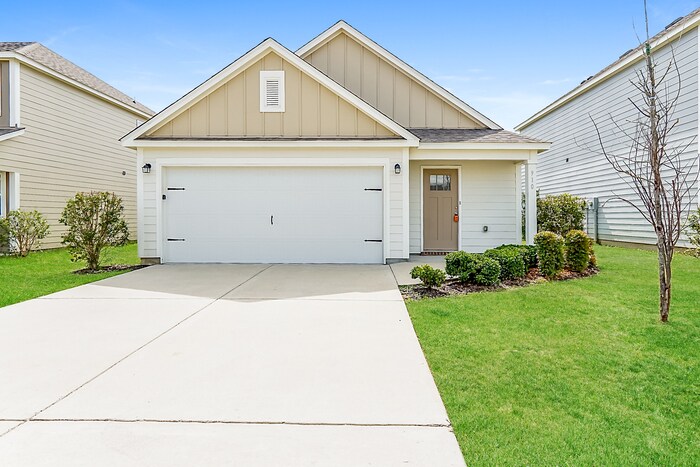 910 Hawthorn Ln in Odenville, AL - Building Photo