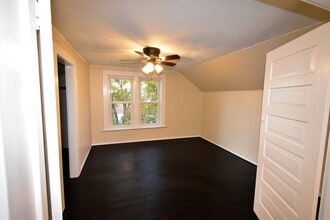 1211 Summit St in Eau Claire, WI - Building Photo - Building Photo