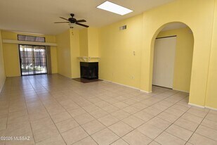 3352 E Popinac Loop in Tucson, AZ - Building Photo