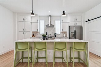 3840 Pompano Dr SE in St. Petersburg, FL - Building Photo - Building Photo