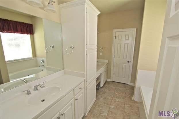 9039 Lake Mist Ave in Baton Rouge, LA - Building Photo - Building Photo