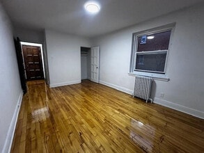 5821 de la Côte-Saint-Luc in Hampstead, QC - Building Photo - Building Photo