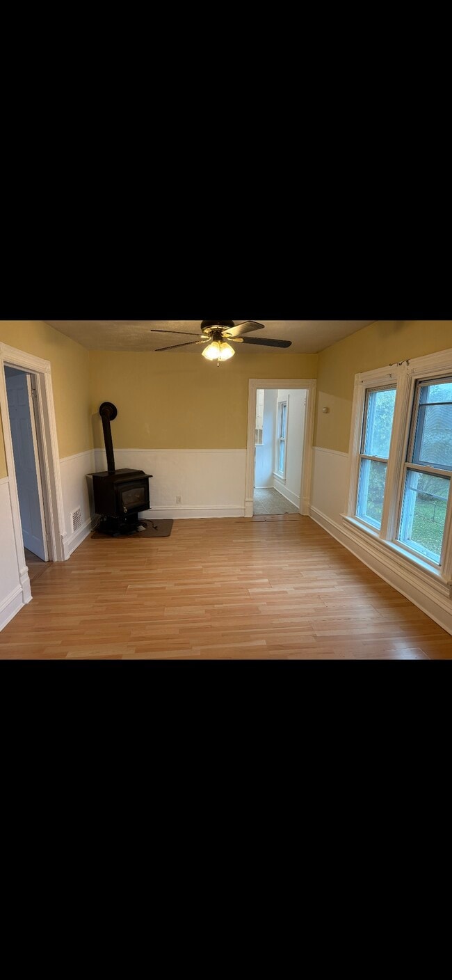 209 King St, Unit Upper in Dunkirk, NY - Building Photo - Building Photo