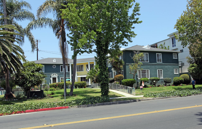 Montana Gardens-Senior housing in Santa Monica, CA - Foto de edificio - Building Photo