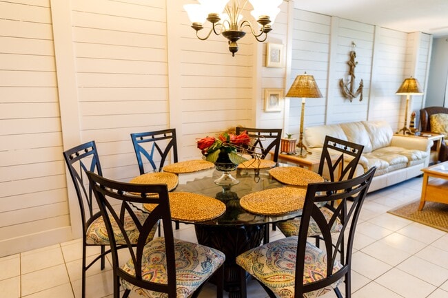 7600 Palmetto Dr in Isle Of Palms, SC - Building Photo - Building Photo