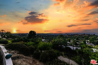 22941 De Kalb Dr in Calabasas, CA - Building Photo - Building Photo