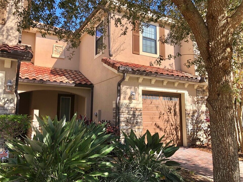 8056 Prestbury Dr in Orlando, FL - Building Photo