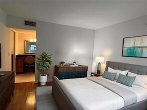 9030 SW 125th Ave, Unit E307 in Miami, FL - Building Photo - Building Photo