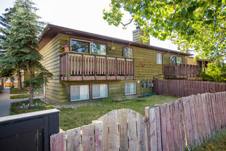 4604 75 St NW in Calgary, AB - Building Photo - Building Photo