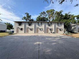 305 57th Ave Dr E in Bradenton, FL - Building Photo