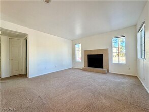 2704 Aarondavid Dr in Las Vegas, NV - Foto de edificio - Building Photo