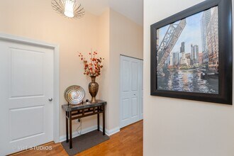 230 W Division St in Chicago, IL - Building Photo - Building Photo