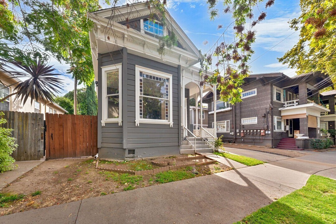 621 23rd St in Sacramento, CA - Building Photo